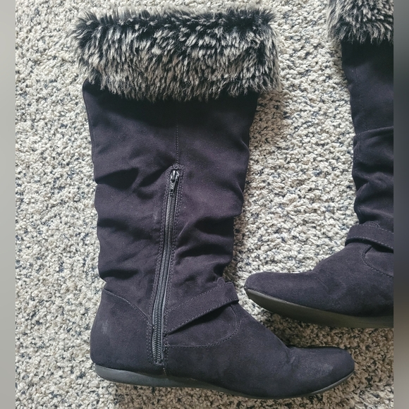 FREE New Directions Black Boots - Picture 5 of 9